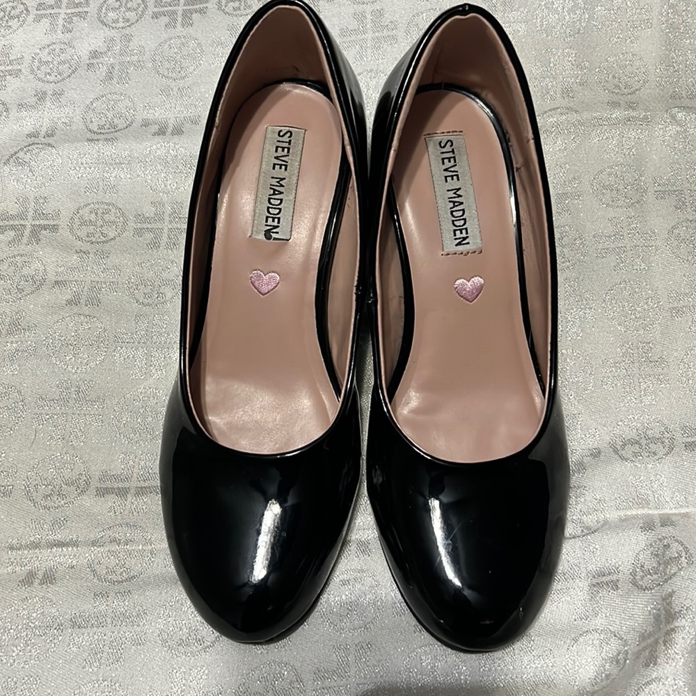 Steve Madden patent leather kids pumps